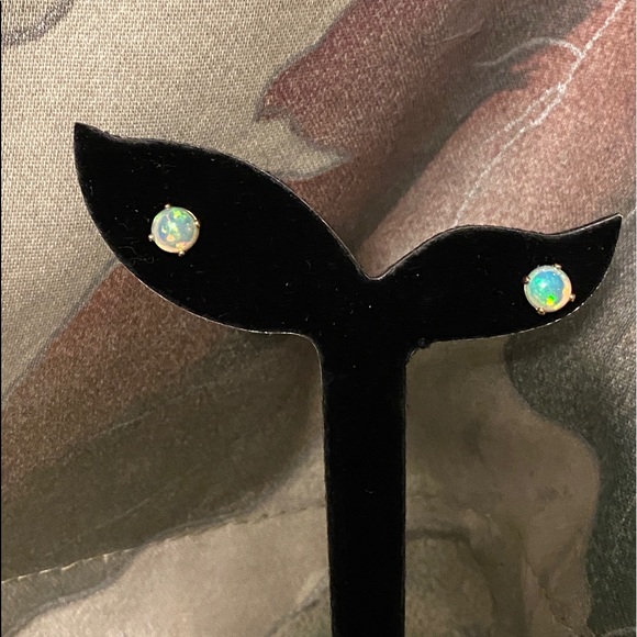 Vintage Exquisite 6MM Round Opal Cabochon Earrings - Picture 1 of 13